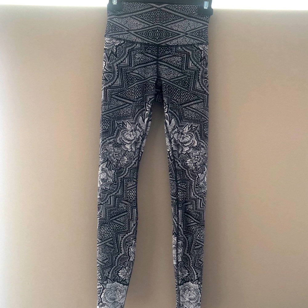 Lululemon black and gray mandala print!